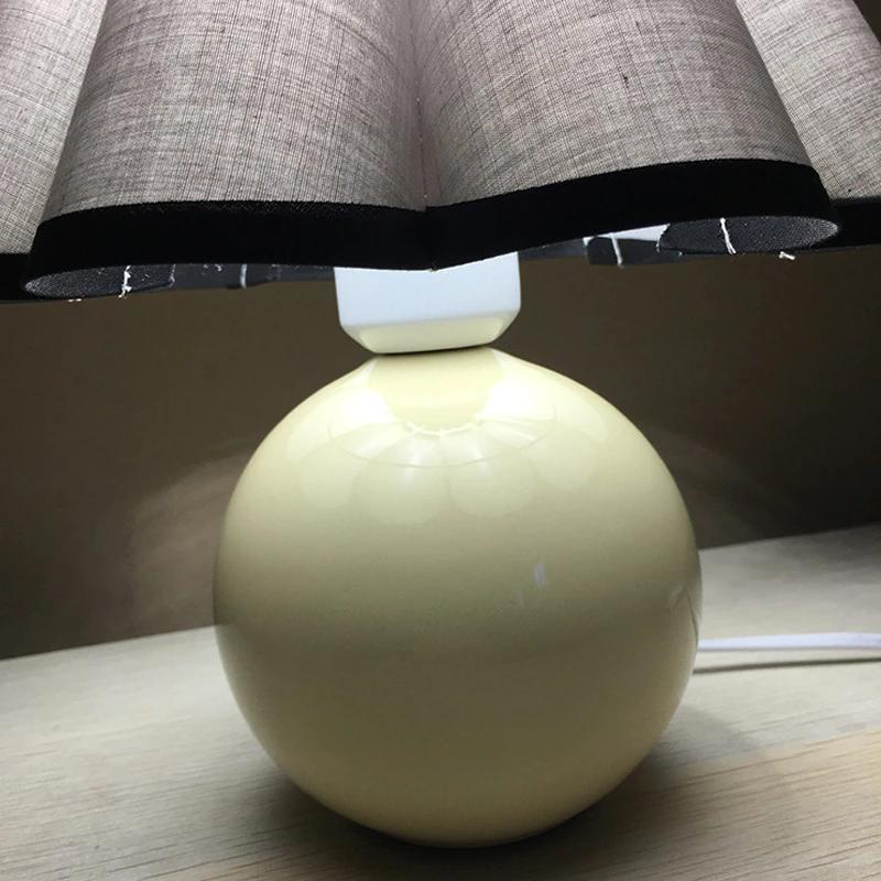 Vintage Korean Pleated Table Lamp with Retro Style