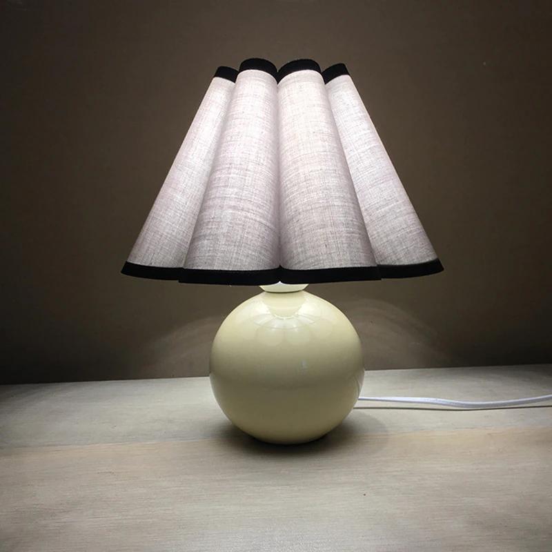 Vintage Korean Pleated Table Lamp with Retro Style