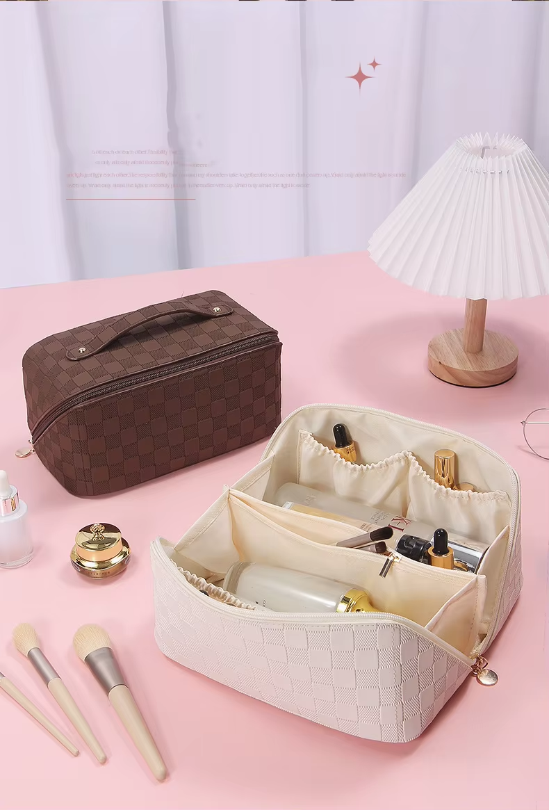 Fashionable Large Capacity Travel Portable Cosmetic Bag with Zipper Simple Checkerboard PU Waterproof Makeup Bag