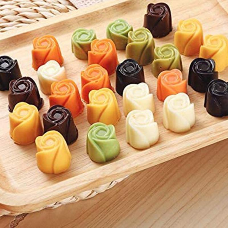 Ice cube tray with lid, easy removable silicone ice mold for chilled w