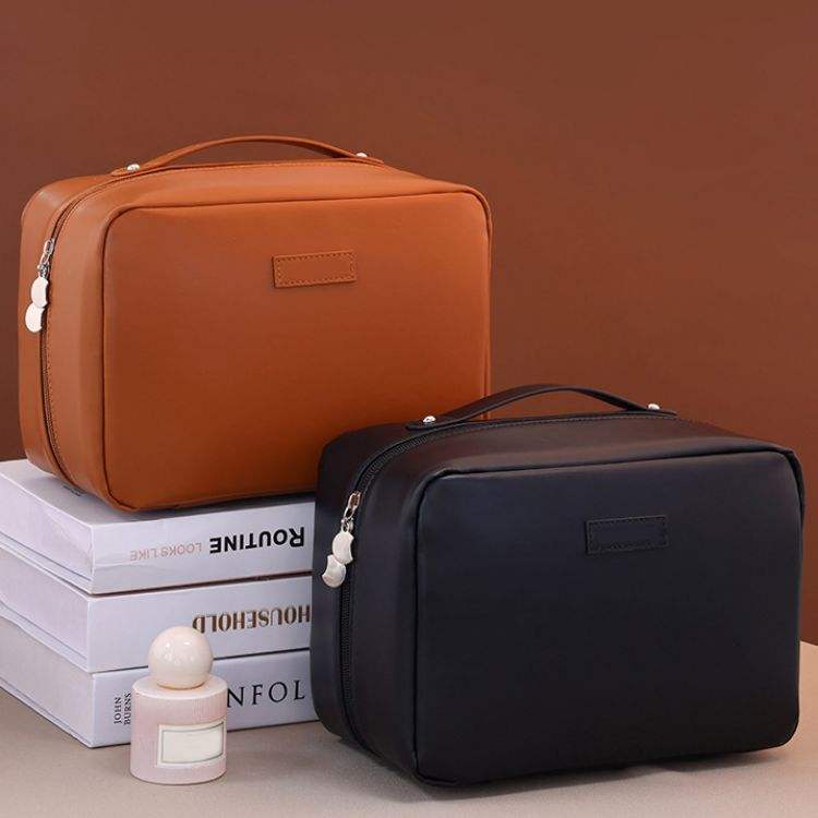 Hot Selling Luxury PU Material Travel Makeup Bag Waterproof