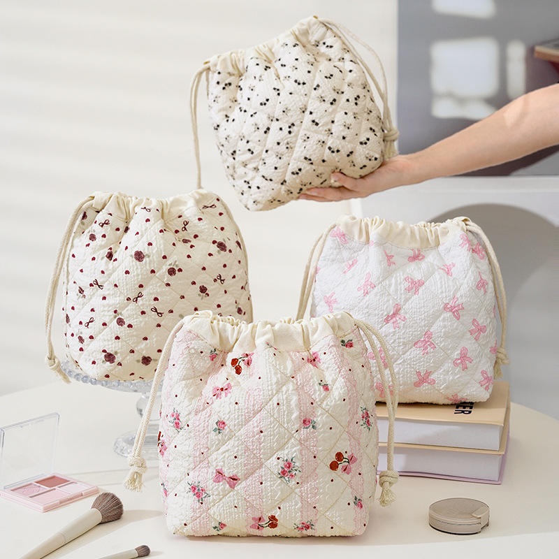 Dichos Large Capacity Simple Pattern Quilted Travel Cosmetic Bag