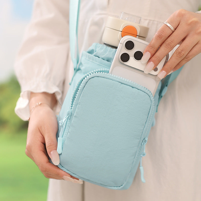 Insulated water bottle bag with adjustable shoulder strap, fashionable waterproof crossbody bag