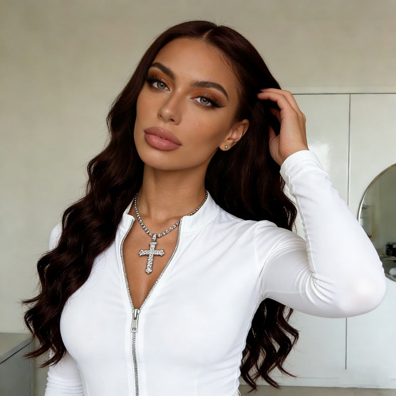 Woman Synthetic Wig with Centre-parted Fringe and Long Wavy Hair
