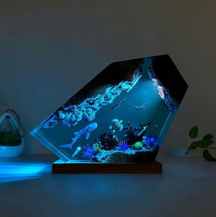6.4 Inch Portable Ocean Resin Night Light, Diorama Underwater Scene LED Lamp, USB Powered Desk Lamp for Home Decor