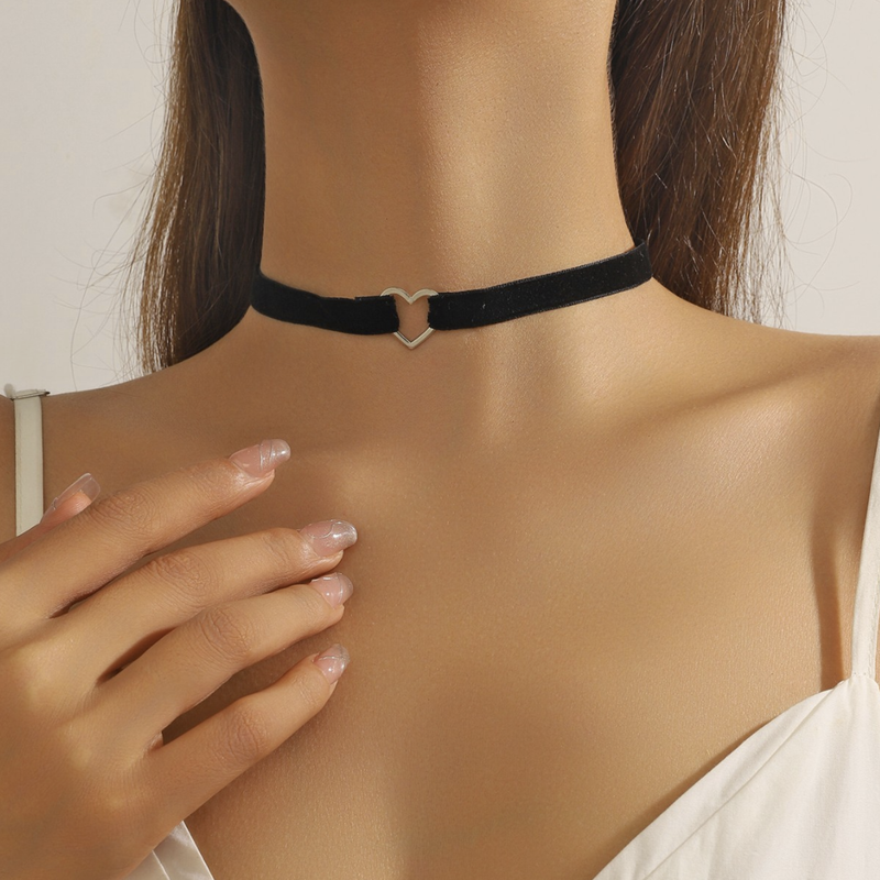 Black Necklaces for Woman, Adjustable Layered Velvet Leather Lace Collar Necklace, Goth Jewelry Gifts.