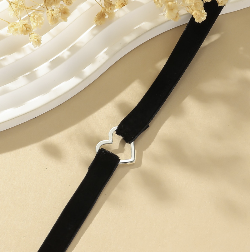 Black Necklaces for Woman, Adjustable Layered Velvet Leather Lace Collar Necklace, Goth Jewelry Gifts.
